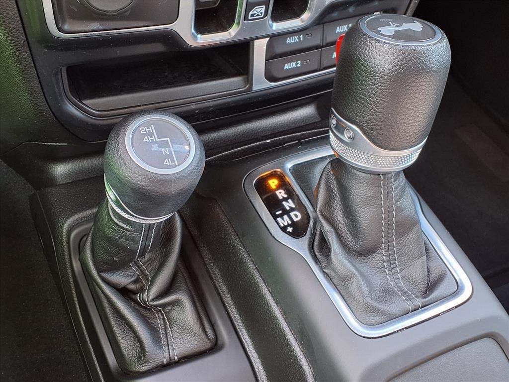 2024 Jeep Wrangler Sahara - 6