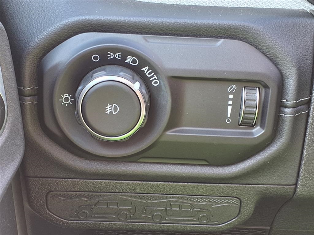 2024 Jeep Wrangler Sahara - 7