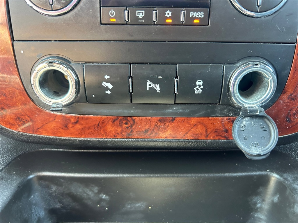 Used Car 2014 Chevrolet Suburban 1500  Lt For Sale Under $10,000 In Floresville, Texas