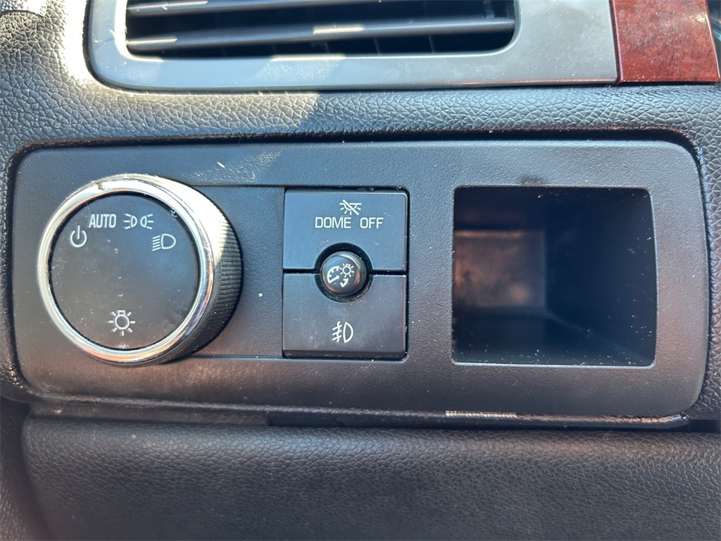 Used Car 2014 Chevrolet Suburban 1500  Lt For Sale Under $10,000 In Floresville, Texas