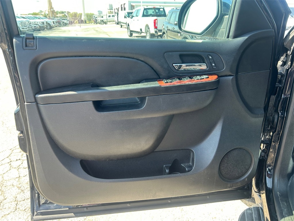 Used Car 2014 Chevrolet Suburban 1500  Lt For Sale Under $10,000 In Floresville, Texas