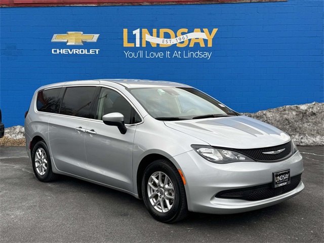 2023 Chrysler Voyager LX FWD