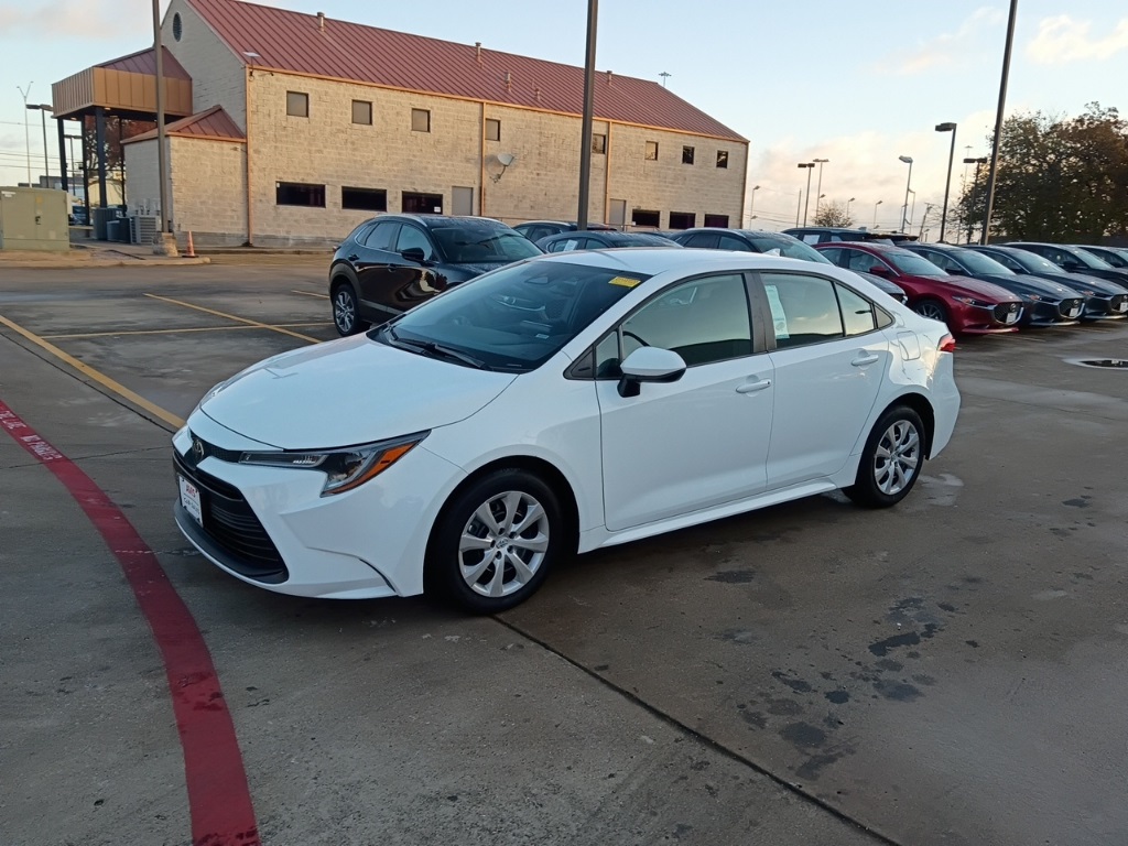 2025 Toyota Corolla LE FWD