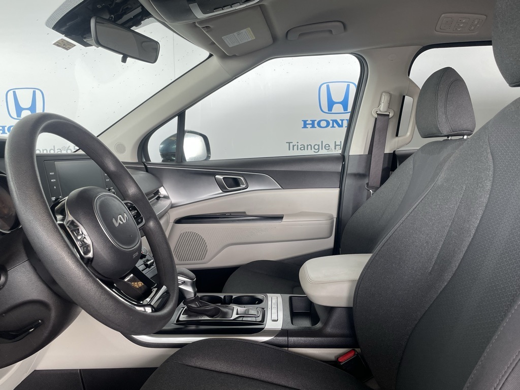 Thumbnail: 2024 Kia Carnival - 11