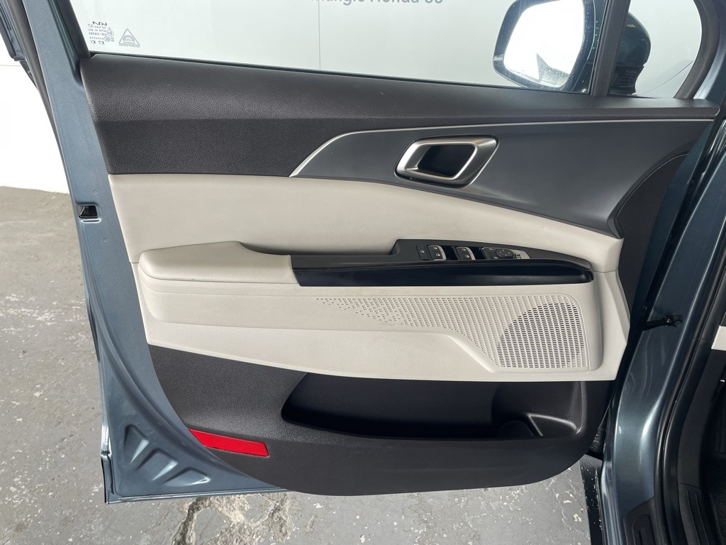 Thumbnail: 2024 Kia Carnival - 24