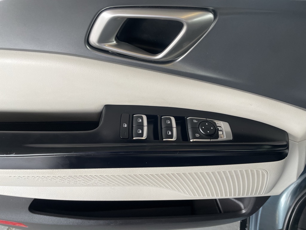 Thumbnail: 2024 Kia Carnival - 25