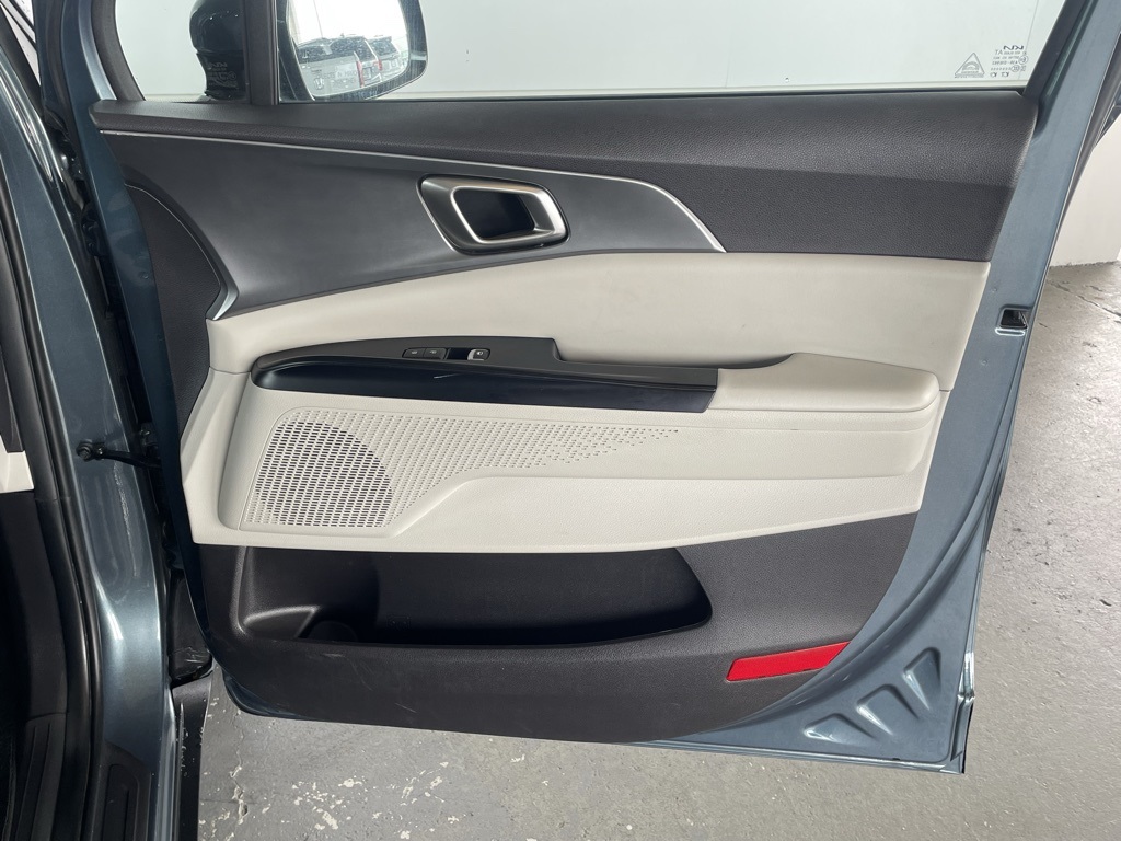 Thumbnail: 2024 Kia Carnival - 27