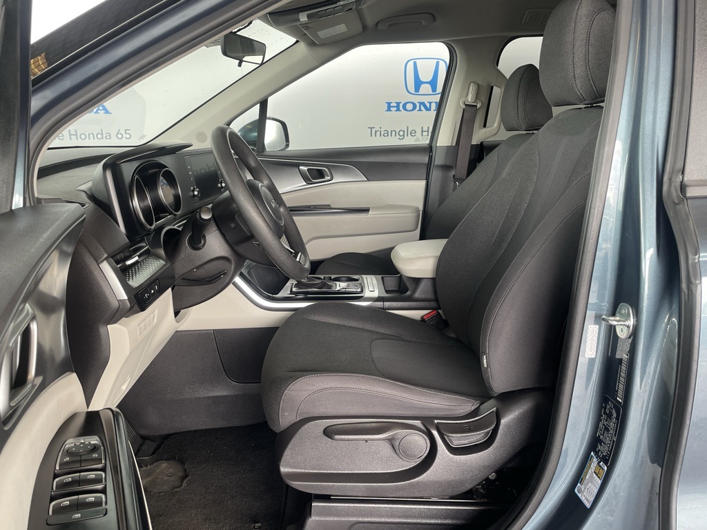 Thumbnail: 2024 Kia Carnival - 9