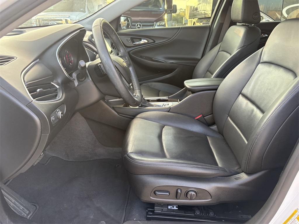 2023 Chevrolet Malibu LT - 11
