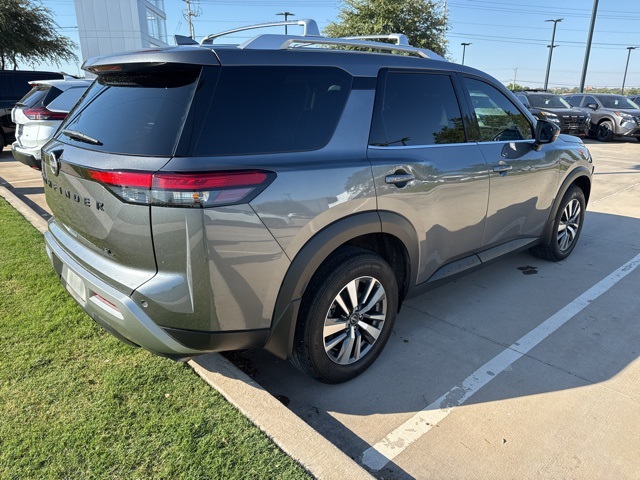2024 Nissan Pathfinder SL photo 3