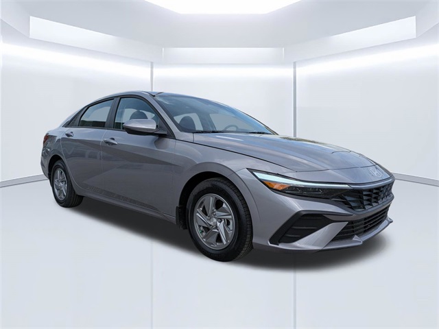 2026 Hyundai Elantra SE FWD