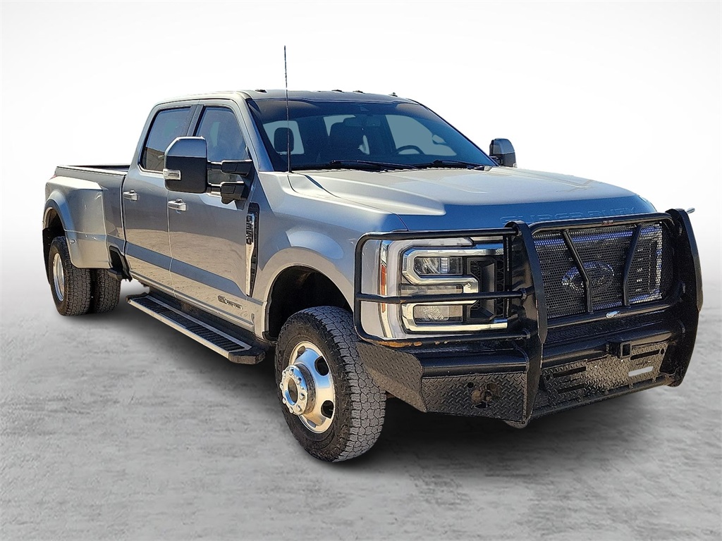 2023 Ford F-350 Super Duty Lariat Crew Cab LB DRW 4WD