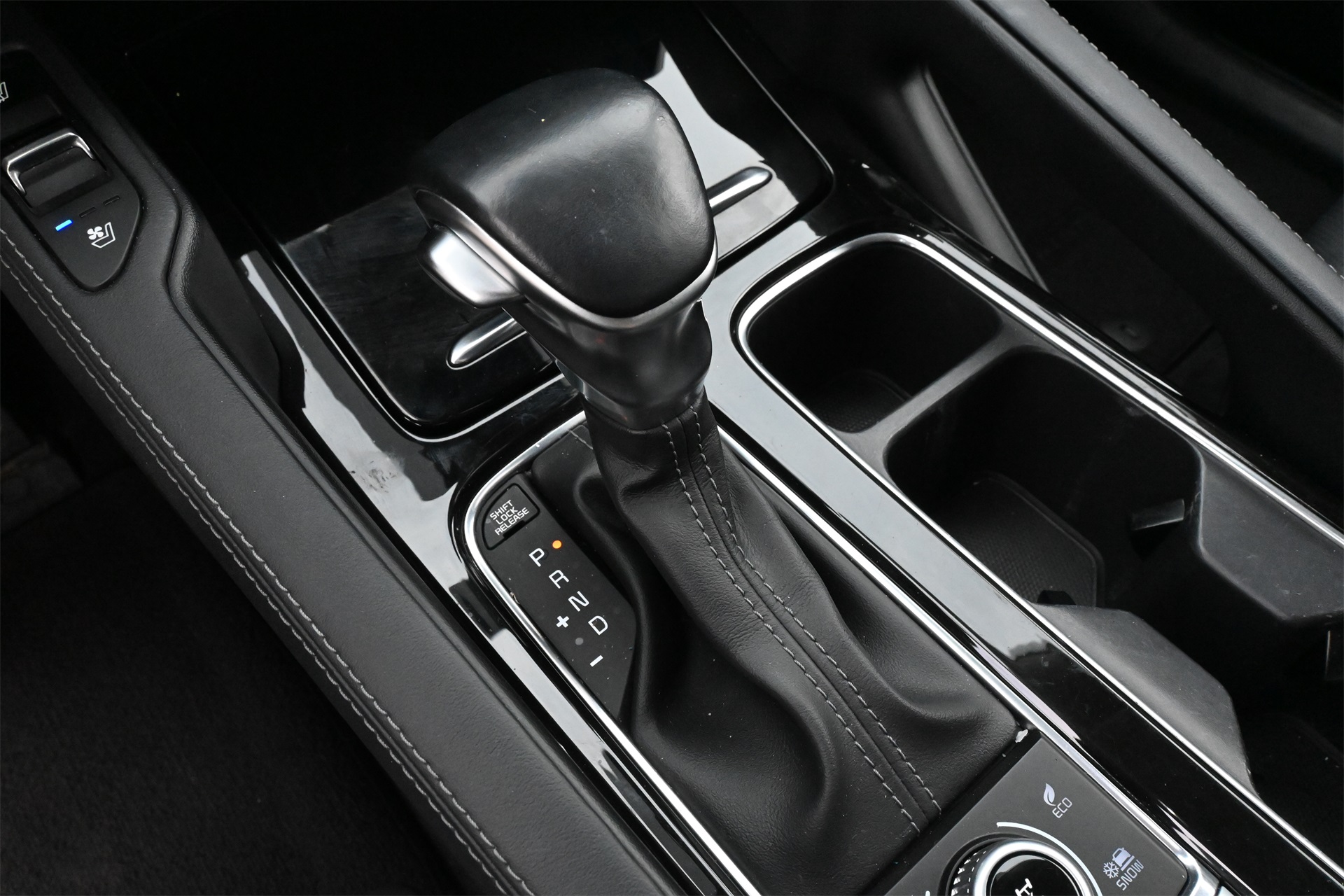 2021 Kia Telluride EX White at Shottenkirk Kia Fort Bend