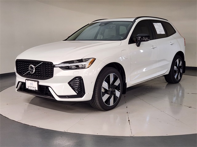 2025 Volvo XC60 Plug-In Hybrid T8 Plus