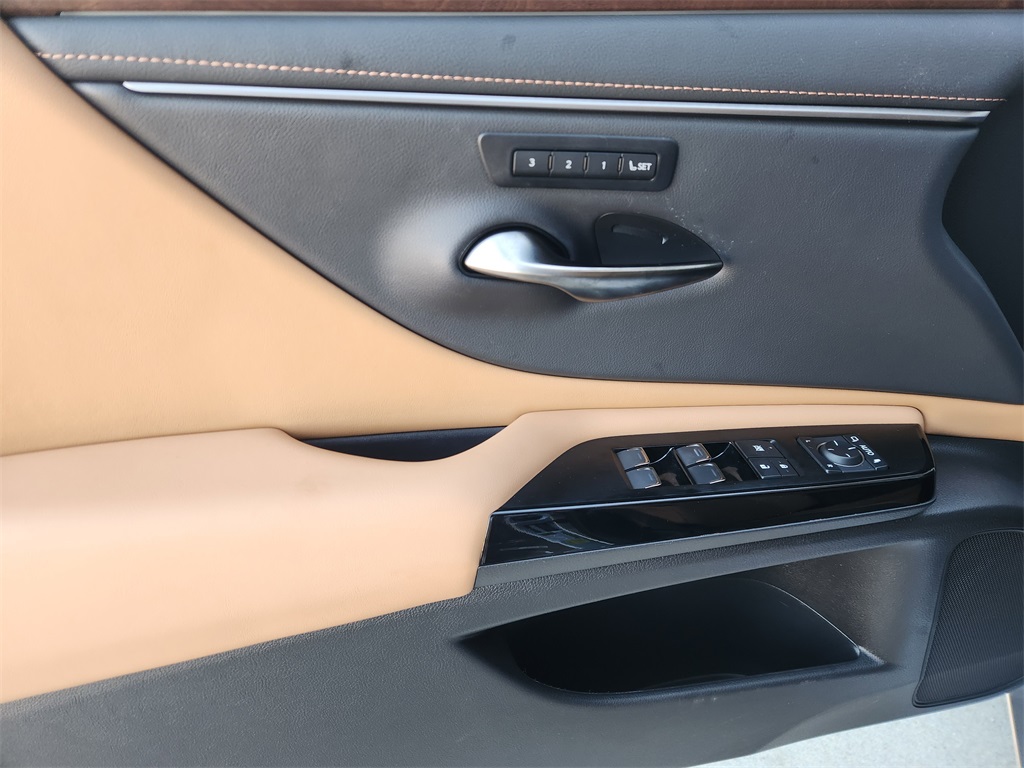 2023 Lexus ES  Silver at Ultimate Motorsports