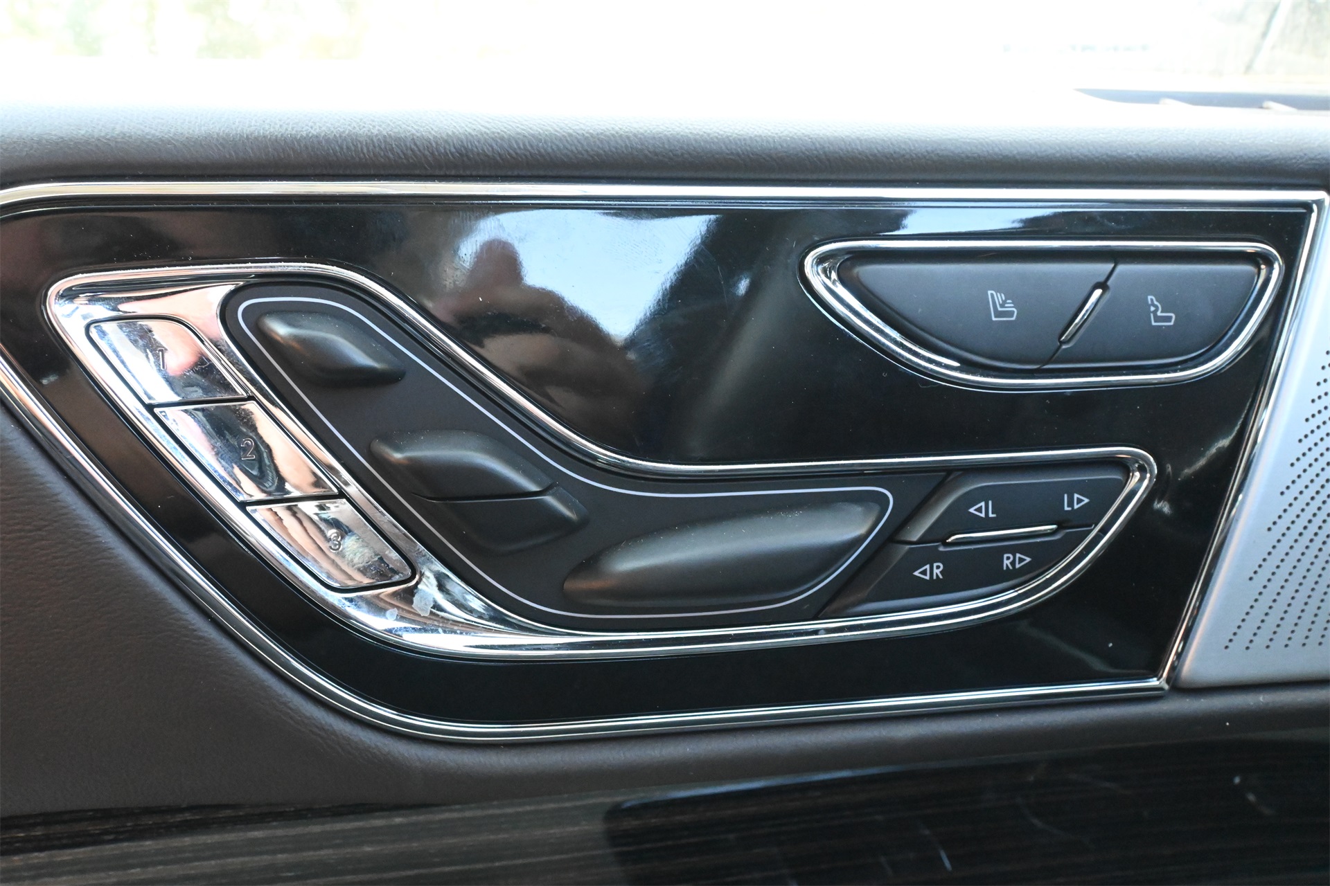 2024 Lincoln Navigator Black Label White at Bayway Cadillac Southwest