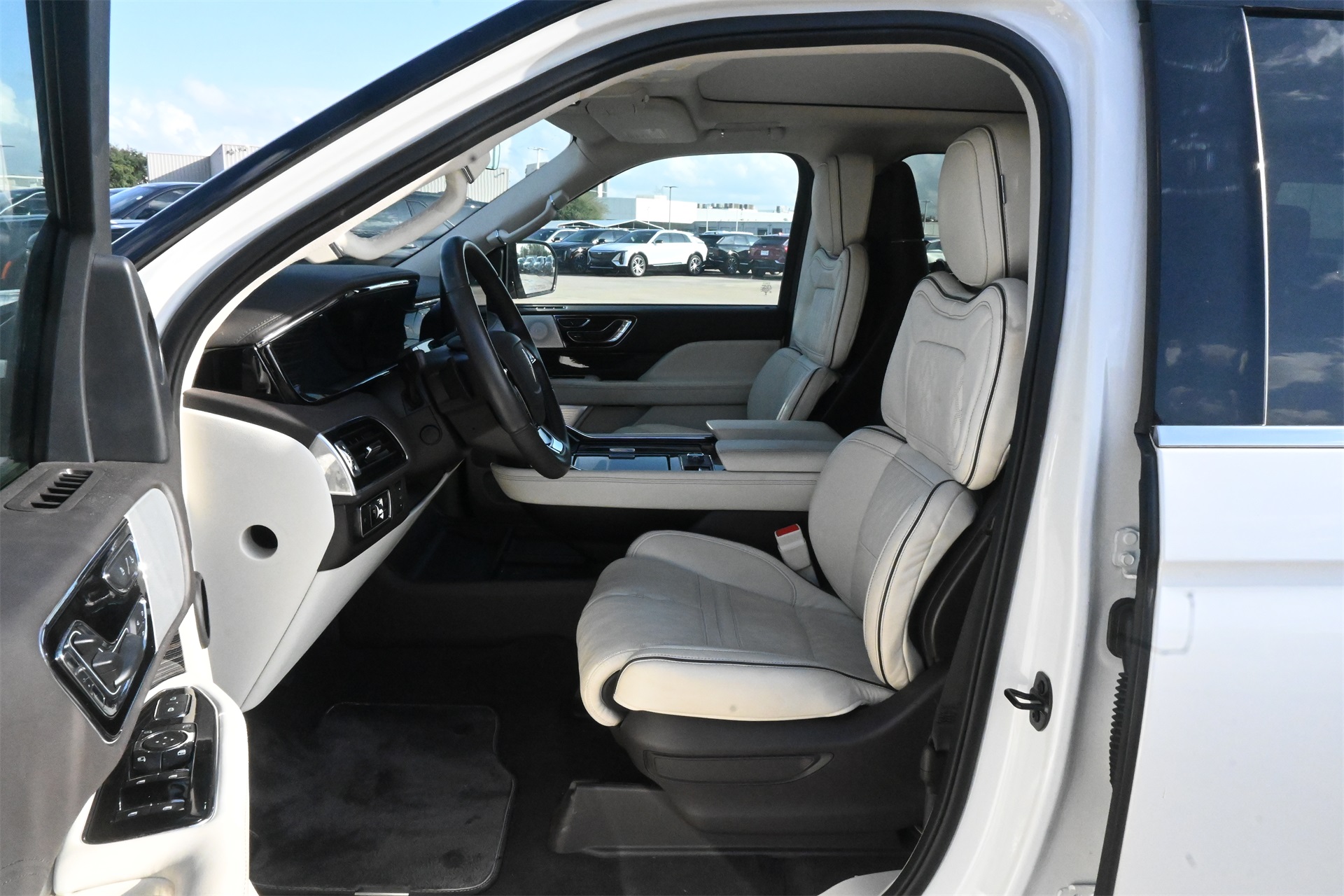 2024 Lincoln Navigator Black Label White at Bayway Cadillac Southwest