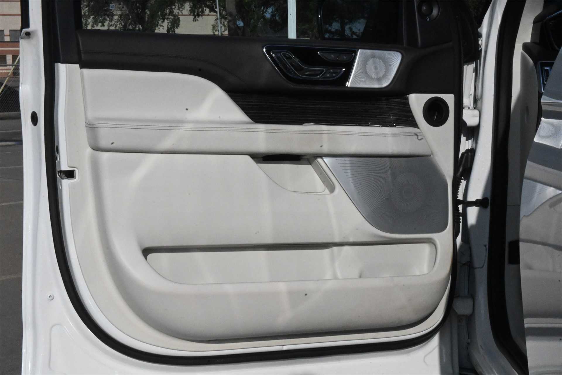 2024 Lincoln Navigator Black Label White at Bayway Cadillac Southwest