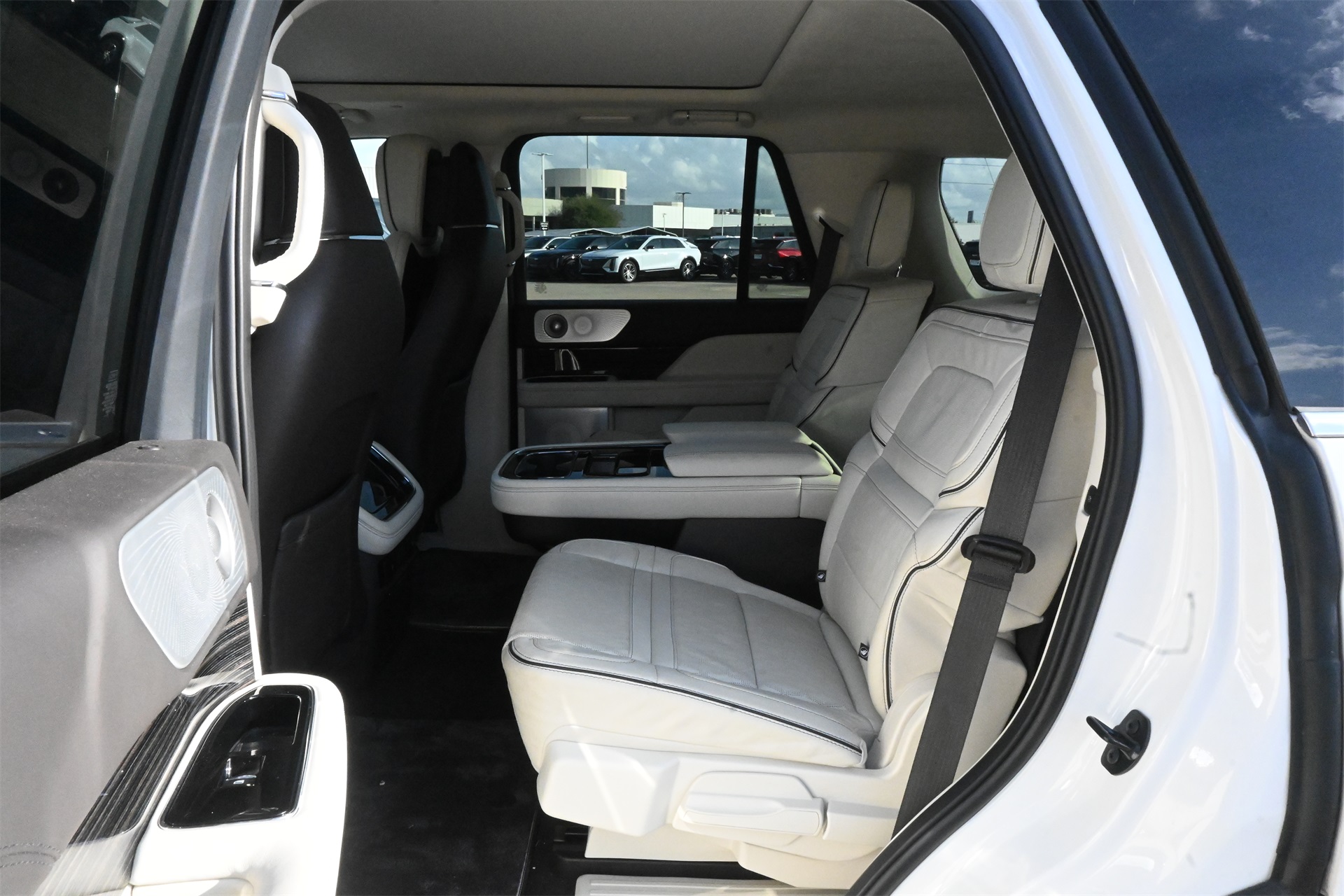 2024 Lincoln Navigator Black Label White at Bayway Cadillac Southwest