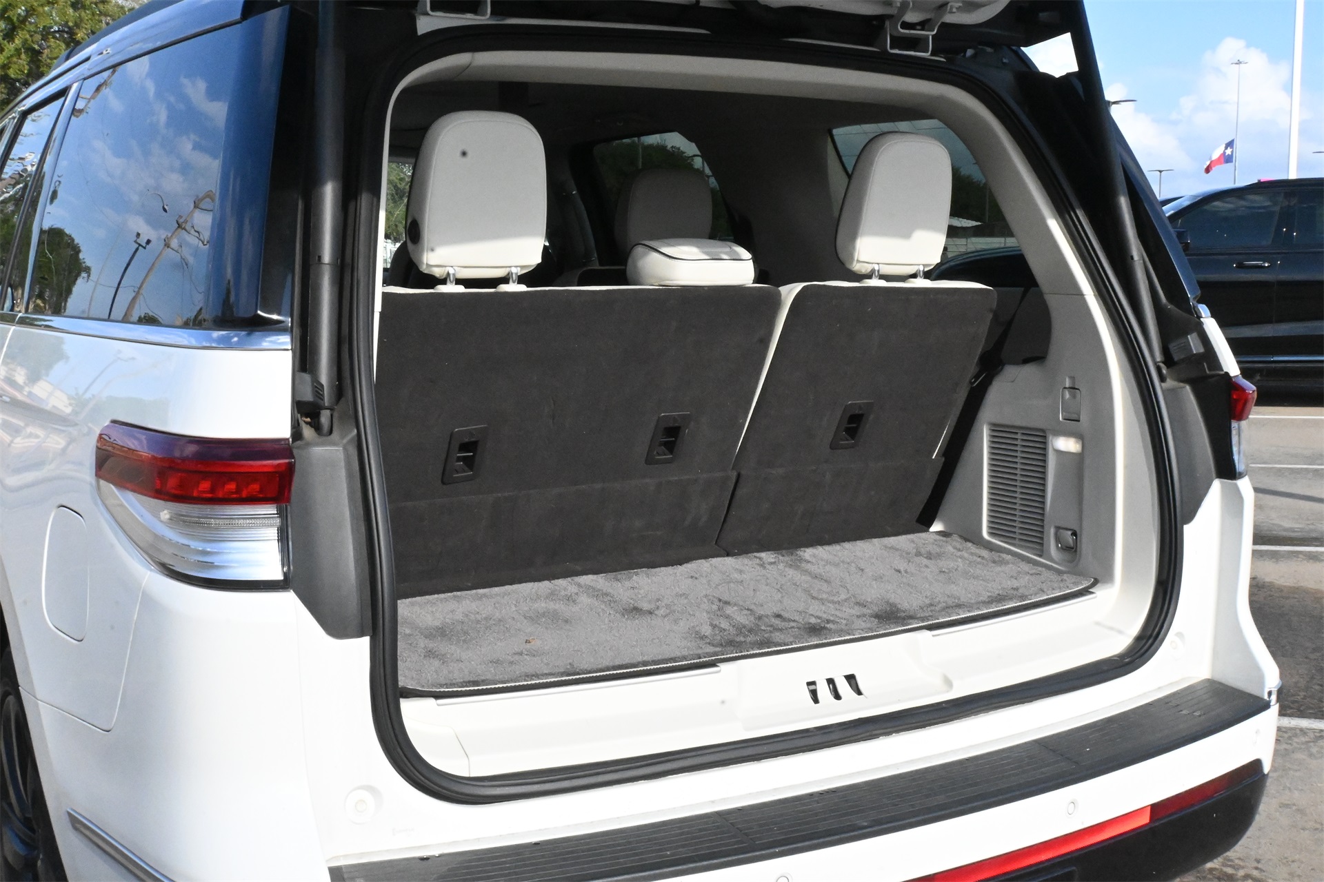 2024 Lincoln Navigator Black Label White at Bayway Cadillac Southwest