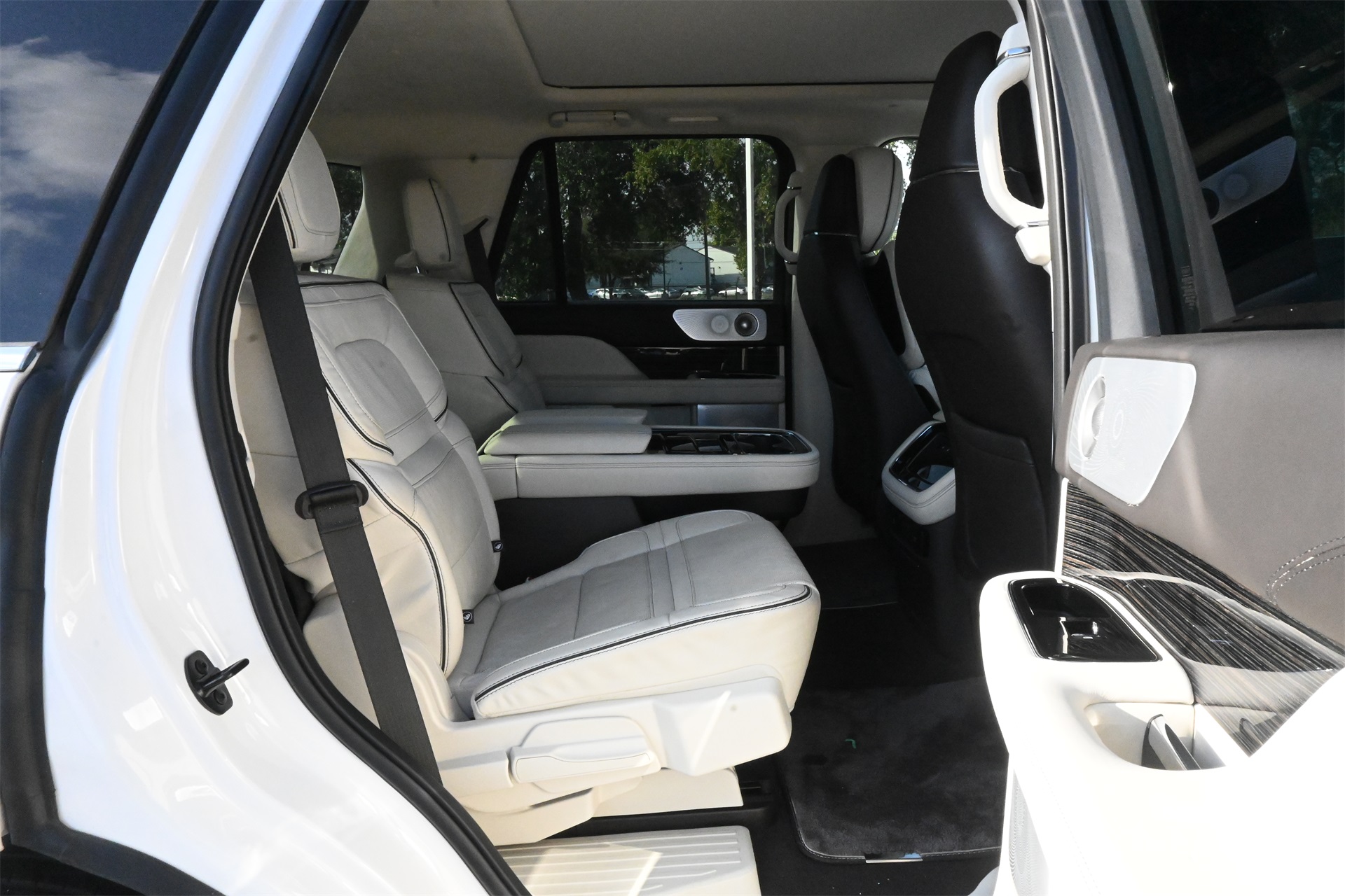 2024 Lincoln Navigator Black Label White at Bayway Cadillac Southwest