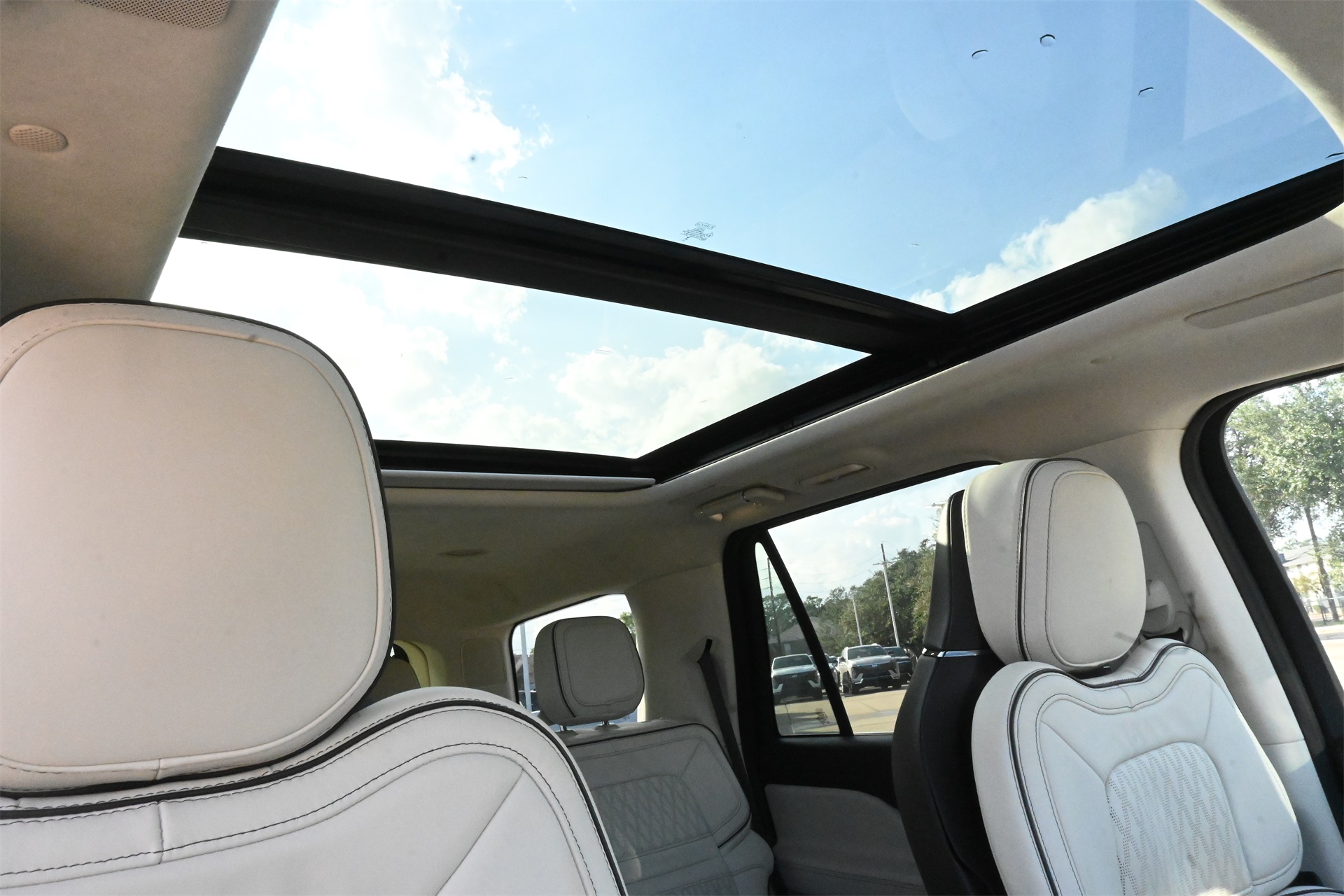 2024 Lincoln Navigator Black Label White at Bayway Cadillac Southwest