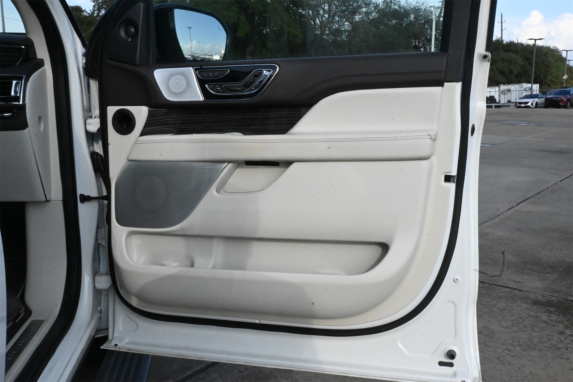 2024 Lincoln Navigator Black Label White at Bayway Cadillac Southwest