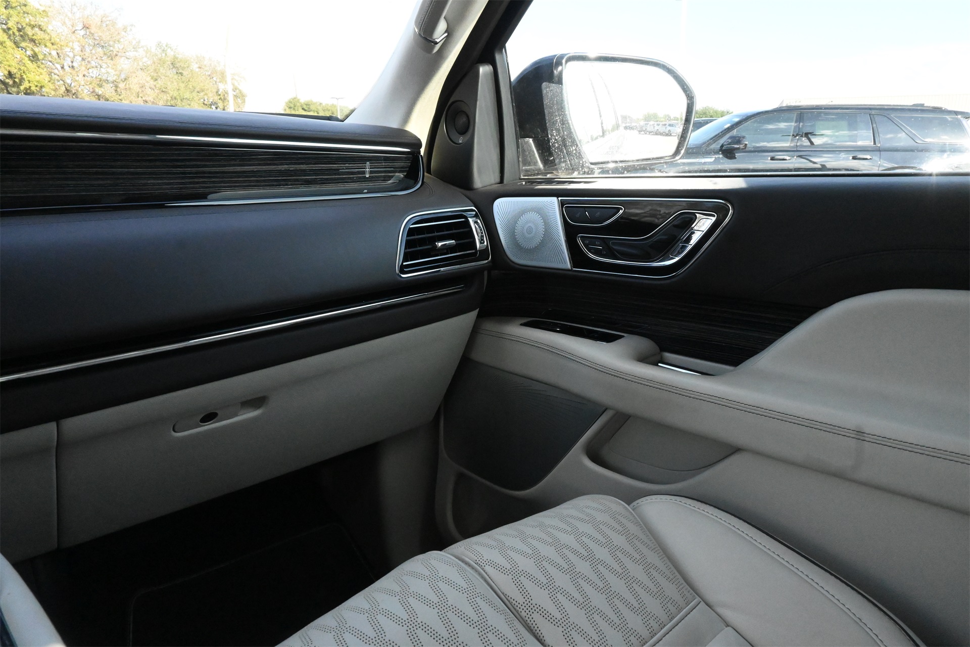 2024 Lincoln Navigator Black Label White at Bayway Cadillac Southwest