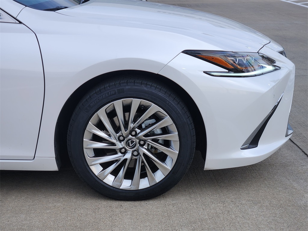 2021 Lexus ES 300h Ultra Luxury White at DeMontrond Ford