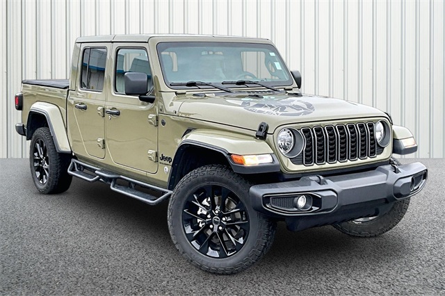 2025 Jeep Gladiator NightHawk Crew Cab 4WD