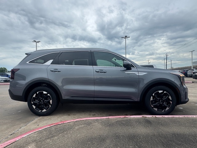 2025 Kia Sorento S - 11