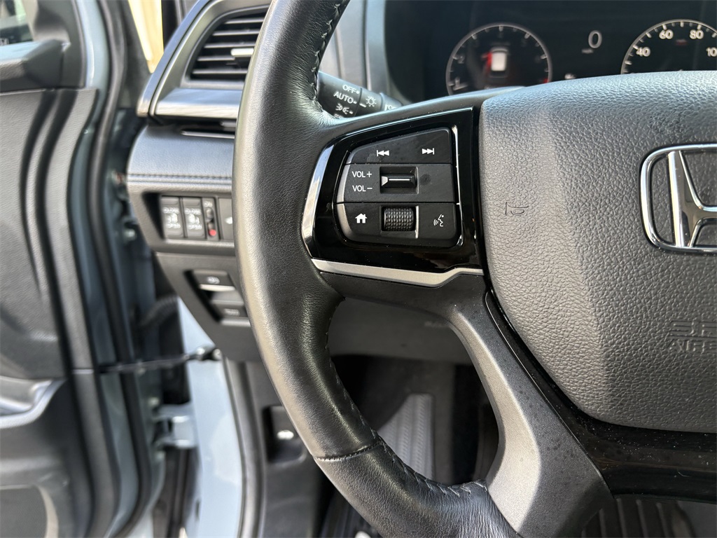 2025 Honda Odyssey Elite  at Community Honda