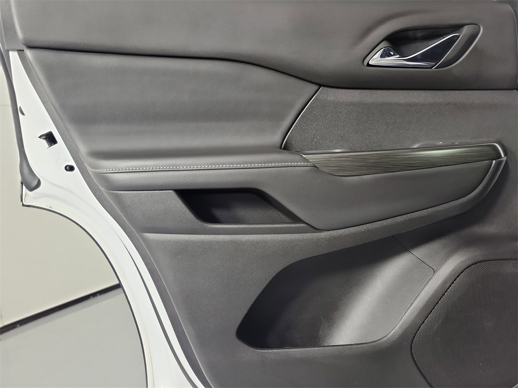 2023 GMC Acadia SLT - 11