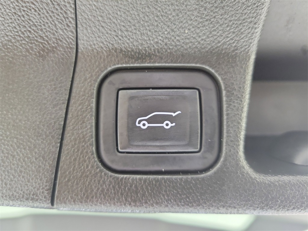 2023 GMC Acadia SLT - 7