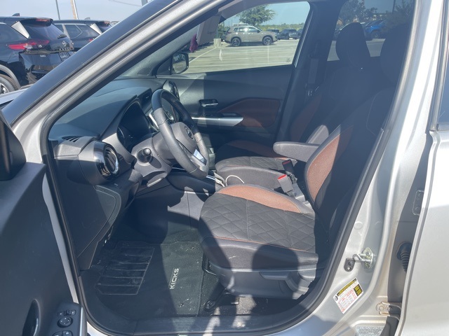 2019 Nissan Kicks SR photo 4