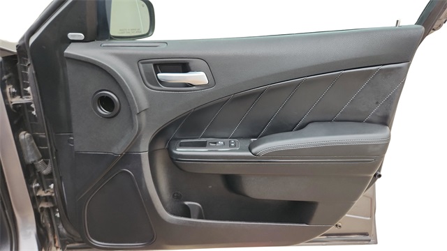 2018 Dodge Charger - Image 31