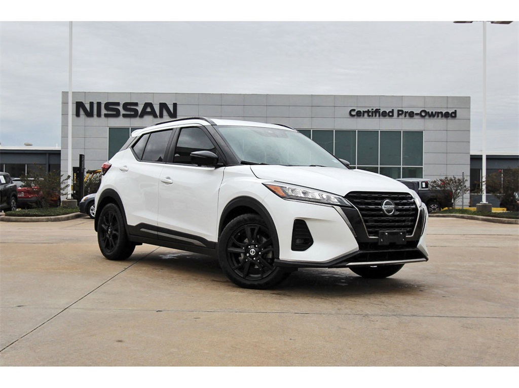2021 Nissan Kicks SR White at Community Kia