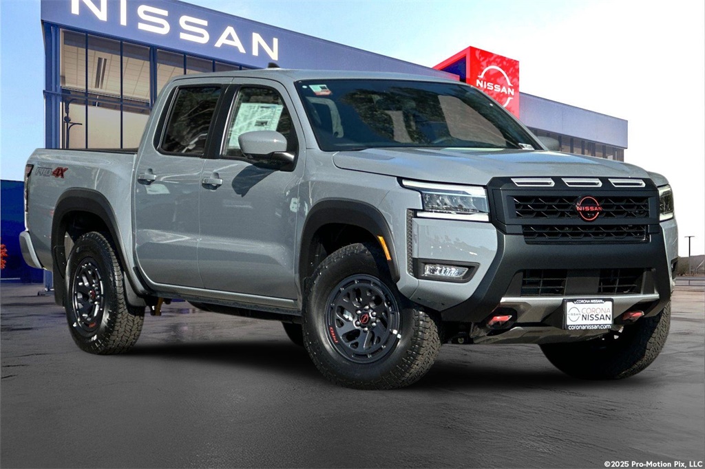 2025 Nissan Frontier PRO-4X photo 2