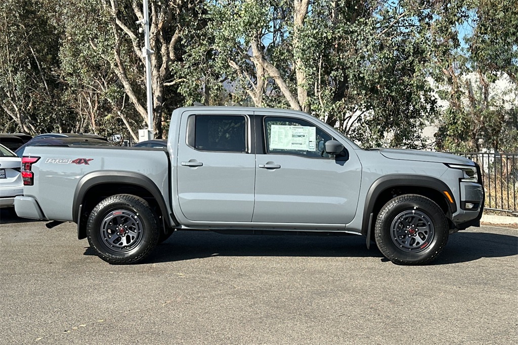 2025 Nissan Frontier PRO-4X photo 3