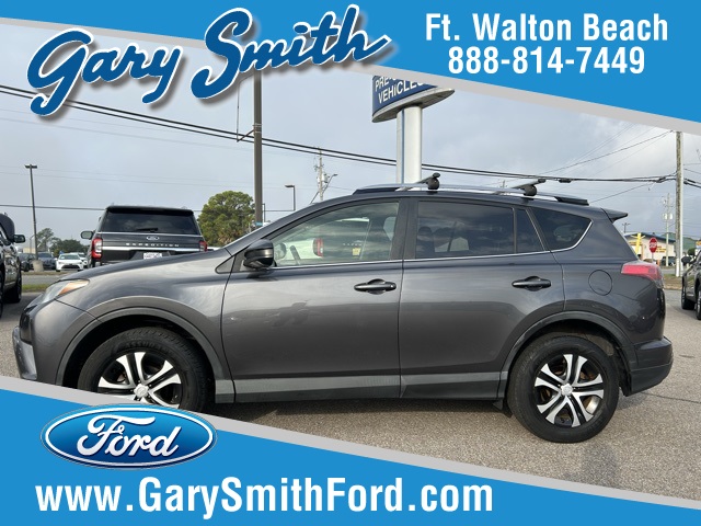 2017 Toyota RAV4 LE's photo