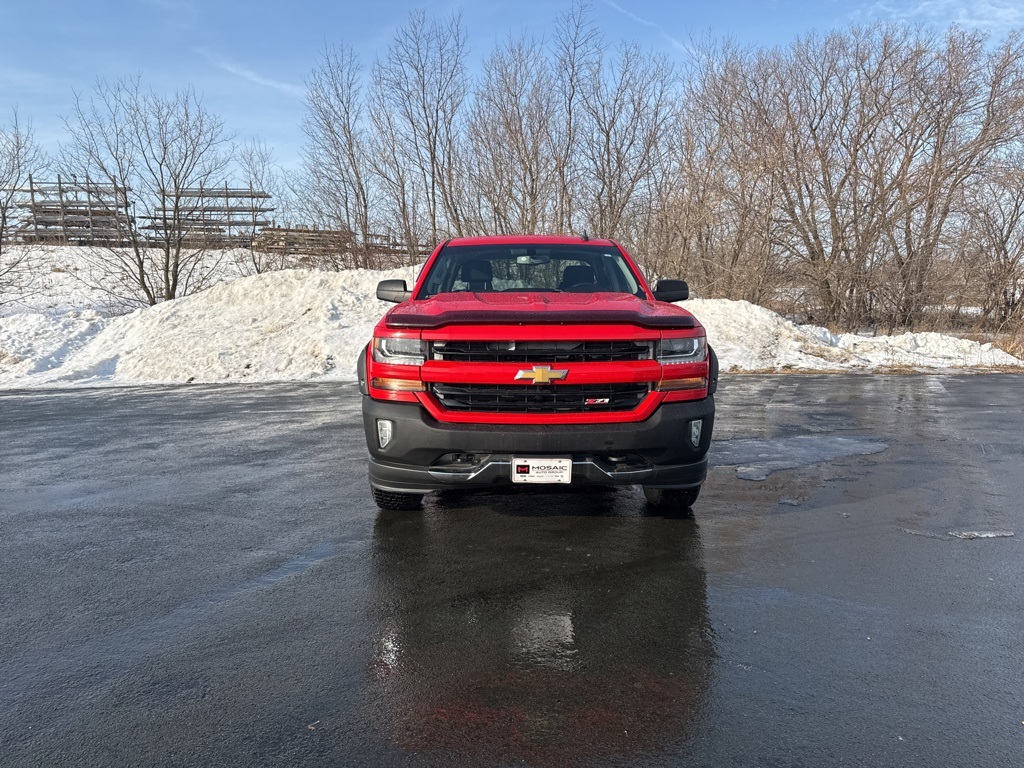 Used 2017 Chevrolet Silverado 1500 LT with VIN 1GCVKREC5HZ220622 for sale in Zumbrota, Minnesota