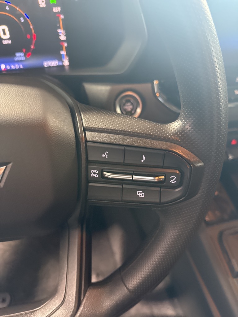 Thumbnail: 2023 Chevrolet Colorado - 31