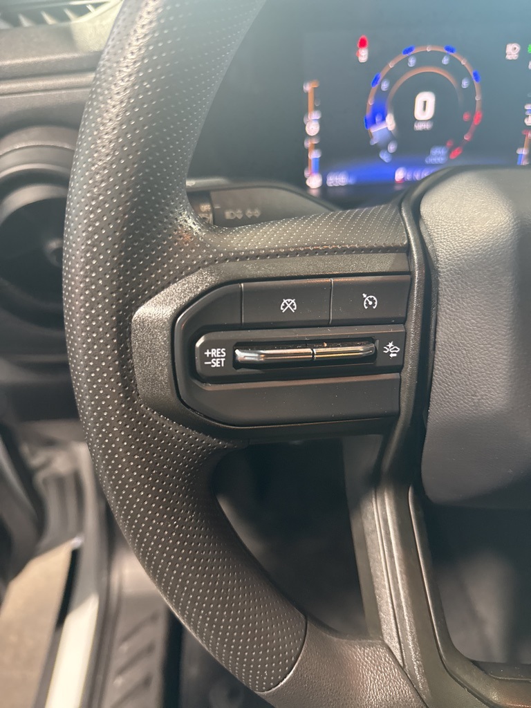 Thumbnail: 2023 Chevrolet Colorado - 32