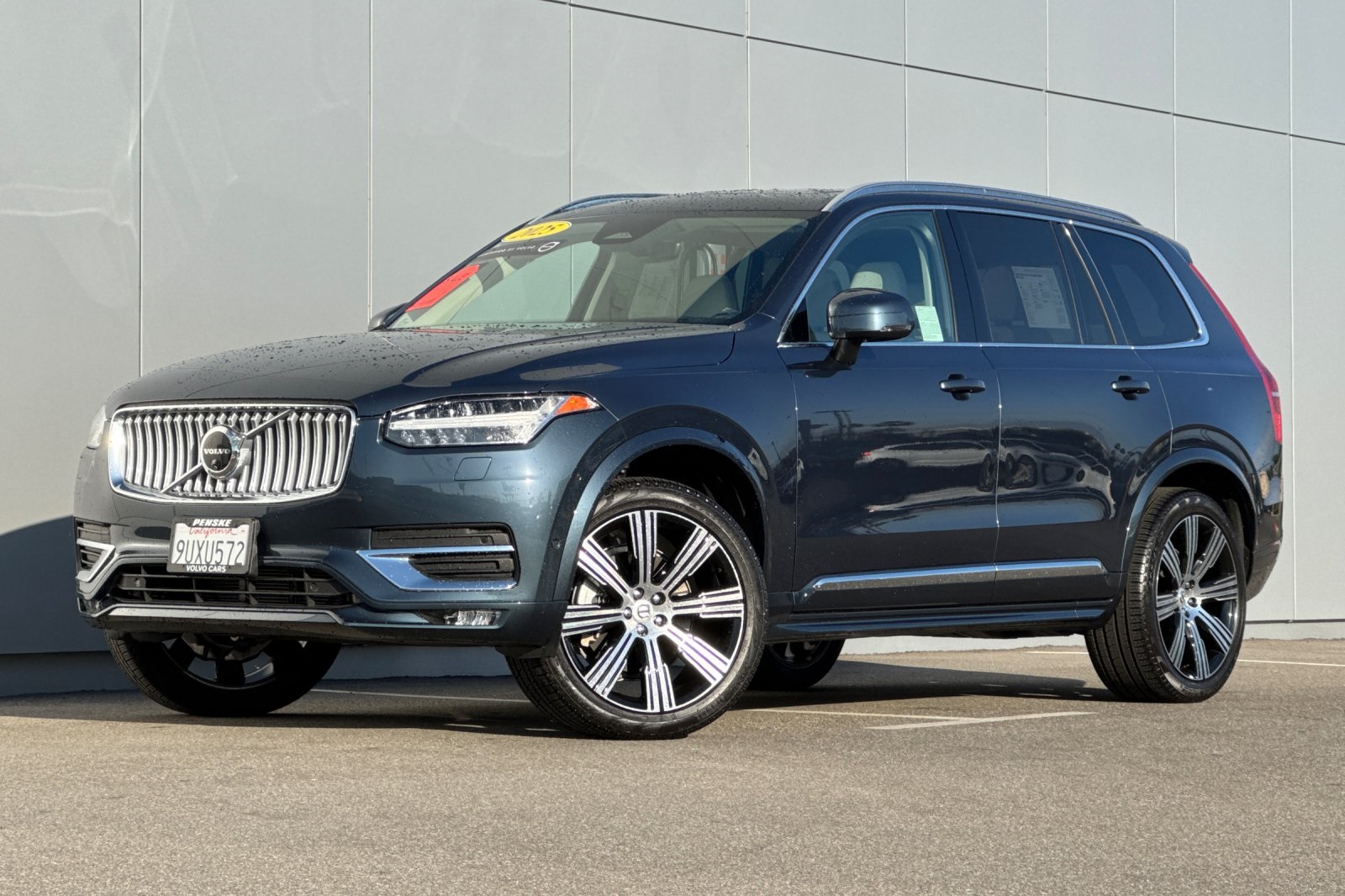 2025 Volvo XC90 B6 Ultra Bright Theme 7-Passenger AWD