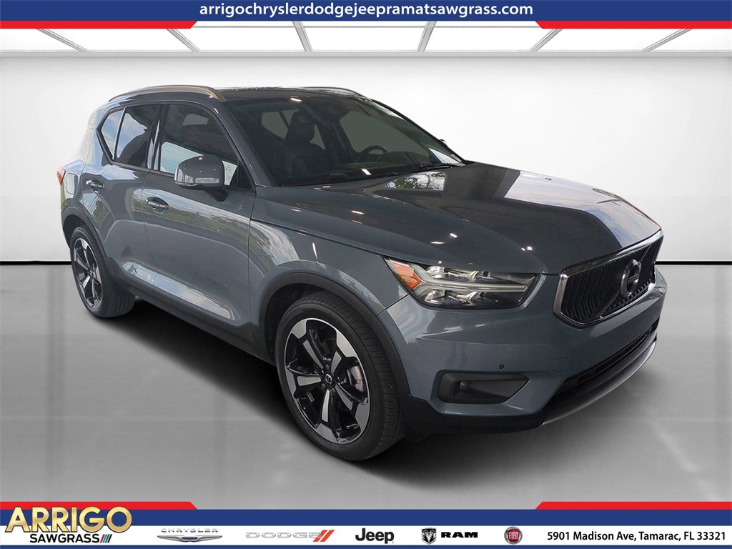 2021 Volvo XC40 Momentum