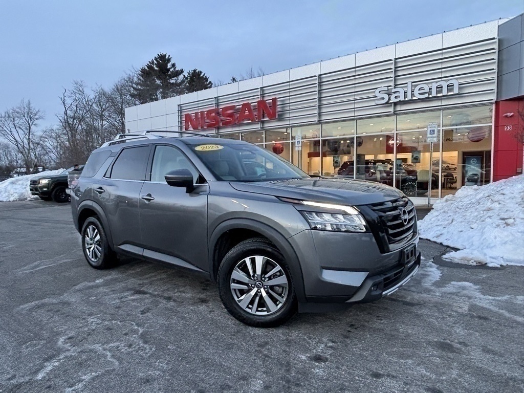 2023 Nissan Pathfinder SL 4WD