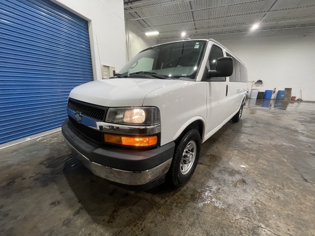 2017 Chevrolet Express Passenger LS's photo