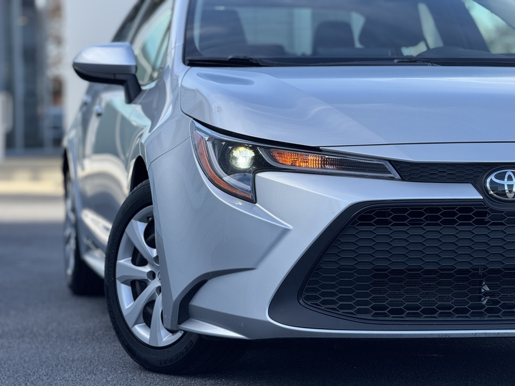 2022 Toyota Corolla LE photo 2