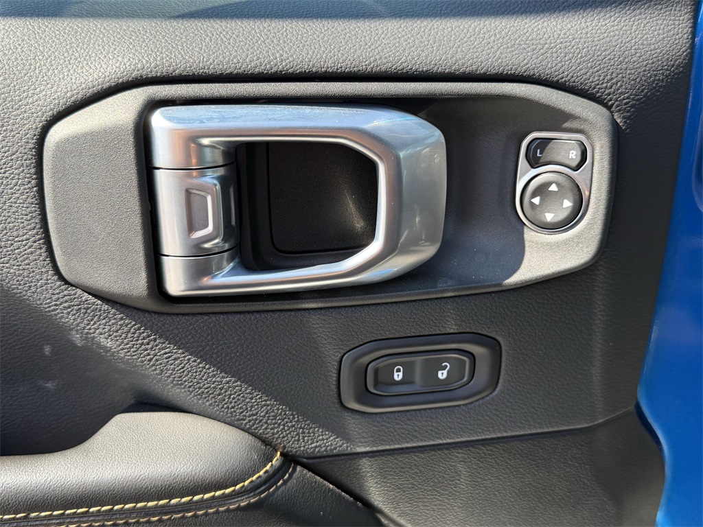 2024 Jeep Wrangler Sahara 4xe - 10