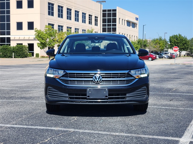 2024 Volkswagen Jetta SE photo 2